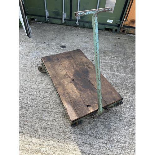 289 - An industrial handcart barrow 100x60 cm bed