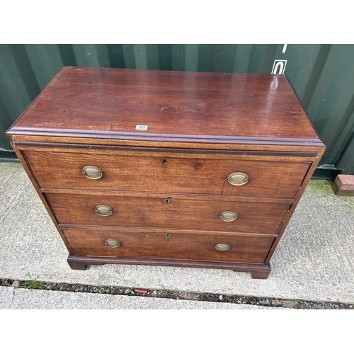 333 - A Georgian mahogany bachelors chest of three with brushing slide 108x53x97