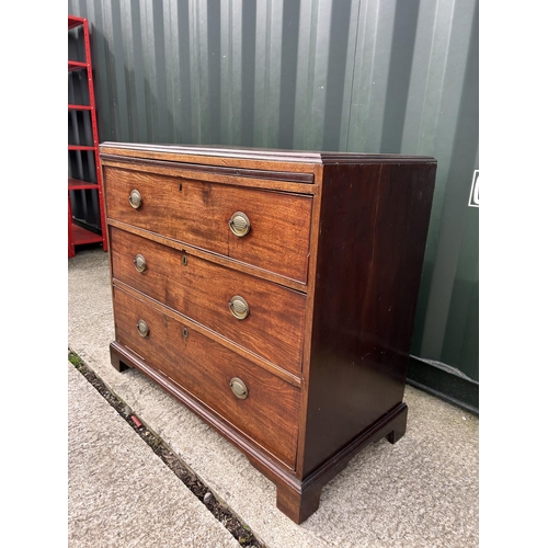 333 - A Georgian mahogany bachelors chest of three with brushing slide 108x53x97