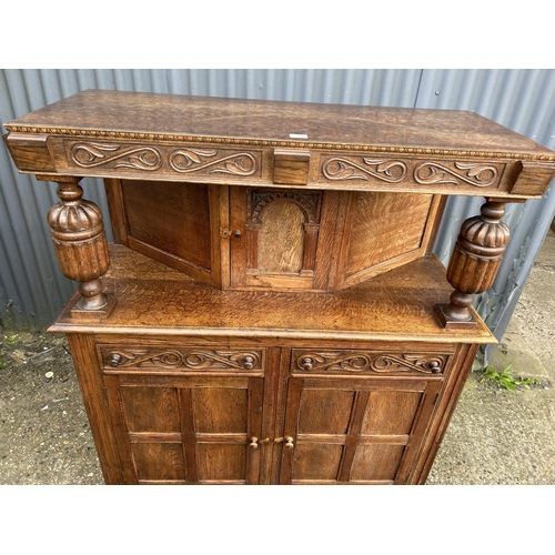 7 - A carved oak court cupboard sideboard 118x50x 145