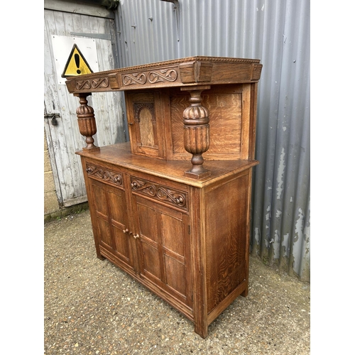 7 - A carved oak court cupboard sideboard 118x50x 145