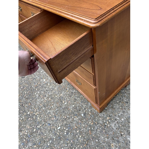 80 - A modern lowboy chest of drawers 144x46x80