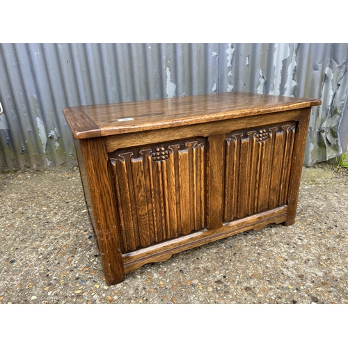 85 - An oak linenfold blanket box 76x 45x 45