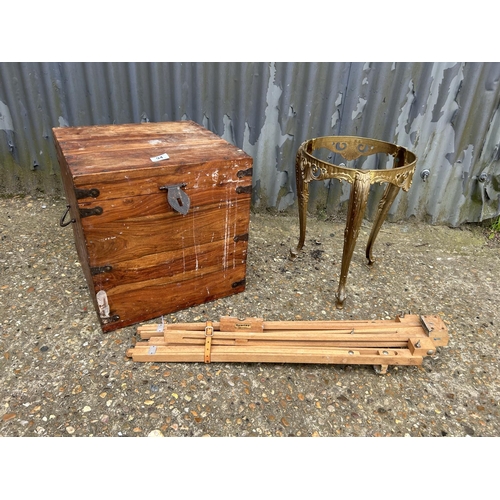 94 - Easel, hardwood box and brass table base