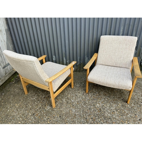 109 - A pair of mid century lounge arm chairs with oatmeal pattern upholstery