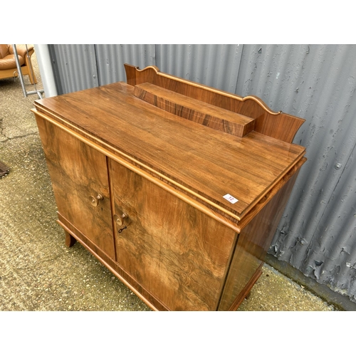 12 - A walnut sideboard 111x65x100