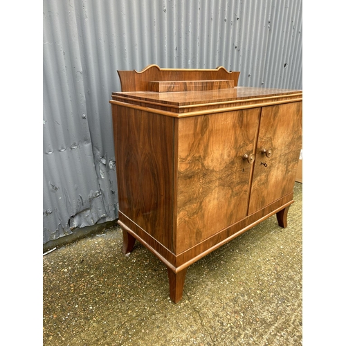 12 - A walnut sideboard 111x65x100