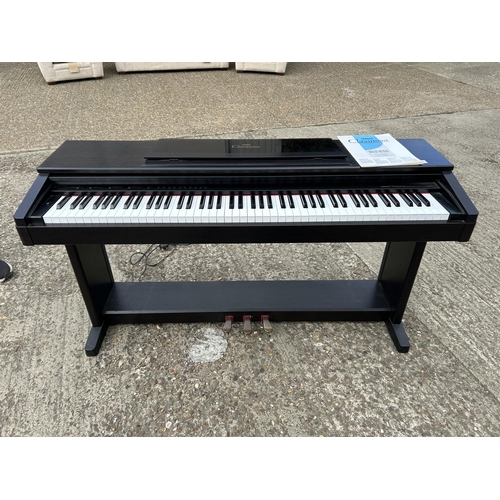 129 - A YAMAHA CLP 670 electric piano / keyboard