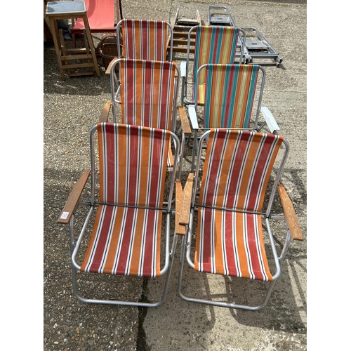 131 - Six striped aluminium folding chairs