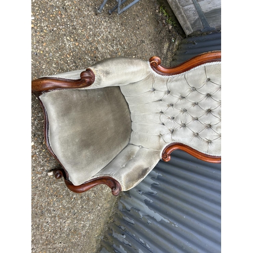 138 - A Victorian mahogany spoon back chair