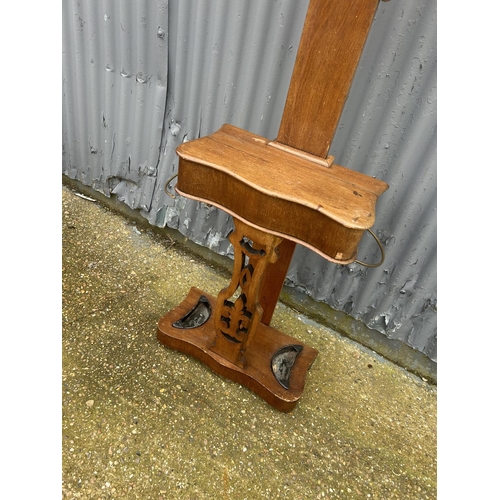 15 - A mahogany hallstand