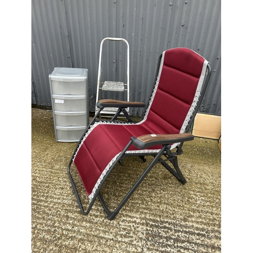 19 - Folding chair, steps and plastic drawer