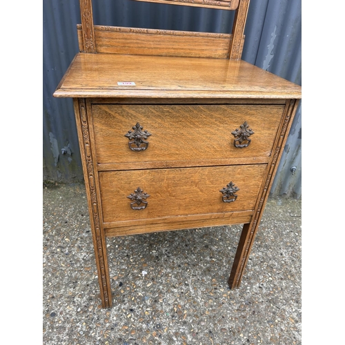 199 - A small oak two drawer dressing chest