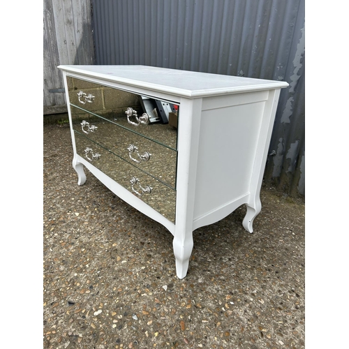 224 - A modern white painted chest of drawers with mirror glass fronts 95x45 x69