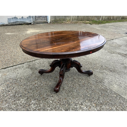 251 - A victorian rosewood tilt top oval loo table 108x138