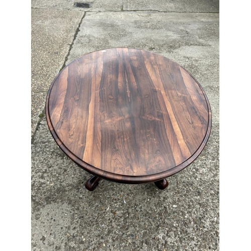 251 - A victorian rosewood tilt top oval loo table 108x138