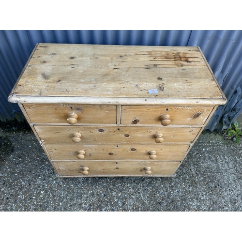 35 - A victorian pine chest of five drawers 95x46 x90