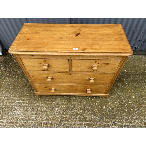 4 - A pine chest of four drawers 105x47x80