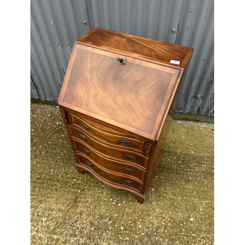 5 - A reproduction serpentine bureau 53x44x95