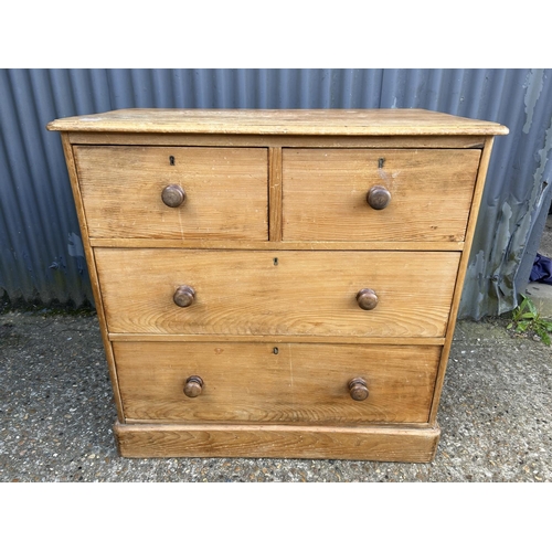 67 - A country pine chest of four drawers 92x55x 90