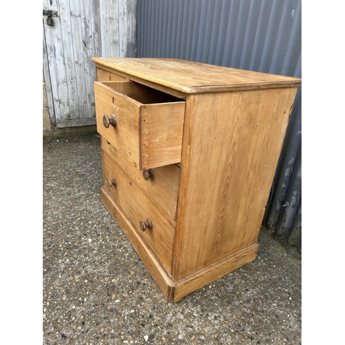 67 - A country pine chest of four drawers 92x55x 90