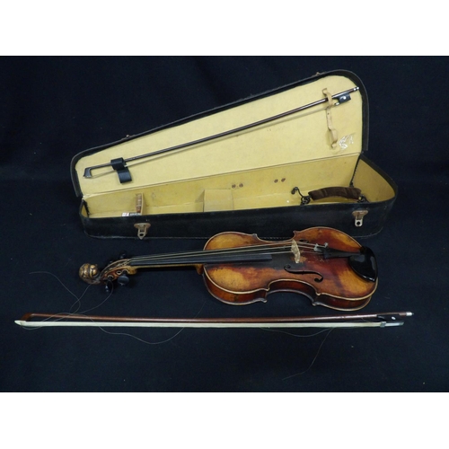 622 - English violin labelled Henry Betts, maker, Royal Exchange, Lon. Length of back 14 1/2