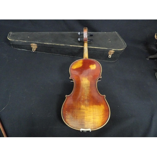 622 - English violin labelled Henry Betts, maker, Royal Exchange, Lon. Length of back 14 1/2