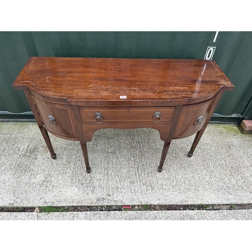 140G - A mahogany bow fronted sideboard 144x56x82