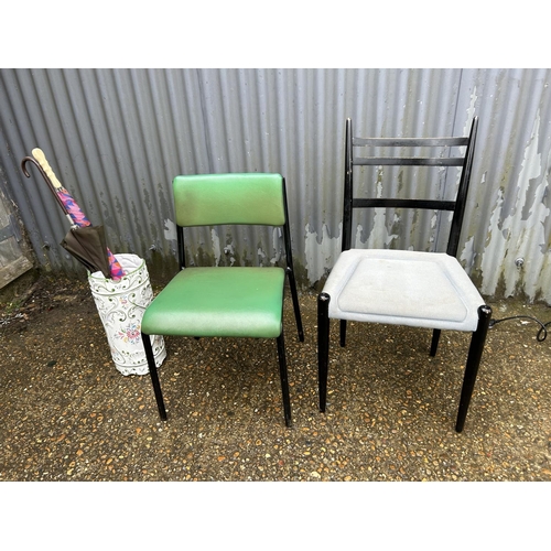 100 - Two retro chairs and ceramic stick stand