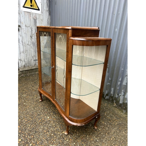 109 - A walnut glazed display cabinet 105x40x114