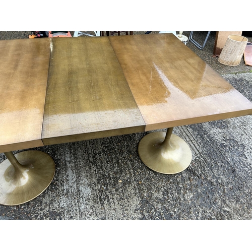 112 - A Italian designer four pedestal table with removable central leaf220x150