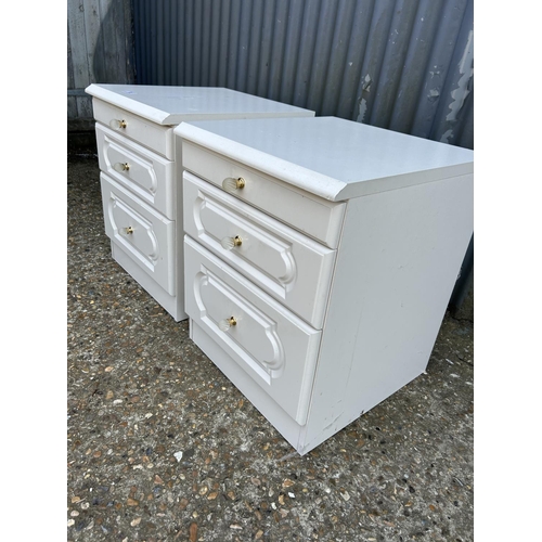 15 - A pair of modern three drawer bedsides