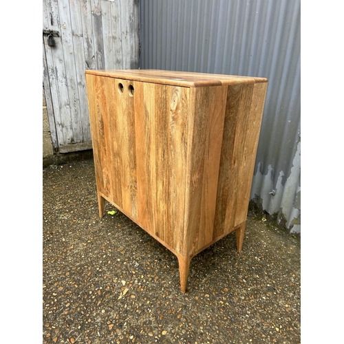 197 - A modern fruitwood two door sideboard 80x45x90