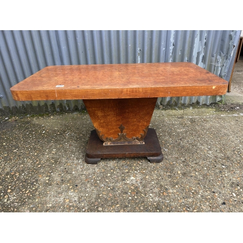 231 - A art deco walnut coffee tabkw 110x60