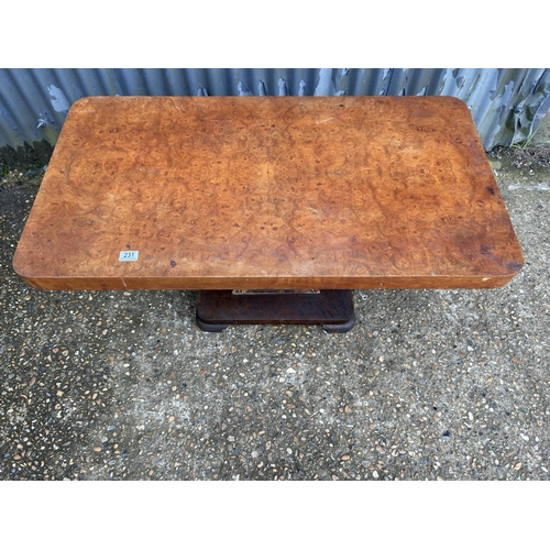 231 - A art deco walnut coffee tabkw 110x60