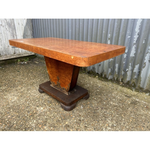 231 - A art deco walnut coffee tabkw 110x60