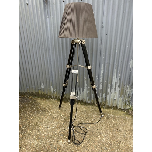 240 - A modern tripod floor standing tripod lamp with modern plug and new bulb