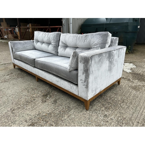 245 - A large fine quality Italian designer silver velvet sofa 250x100x82