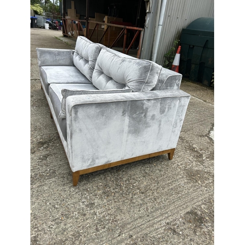 245 - A large fine quality Italian designer silver velvet sofa 250x100x82