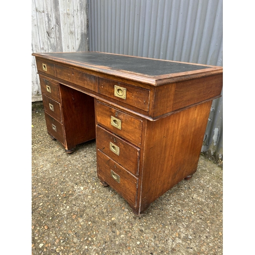 246 - A Victorian military twin pedestal desk 128x60 x75