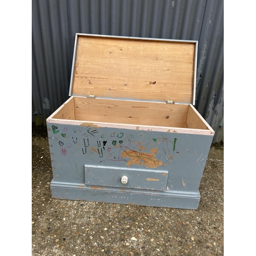 247 - Grey painted pine toy box 90x50x56