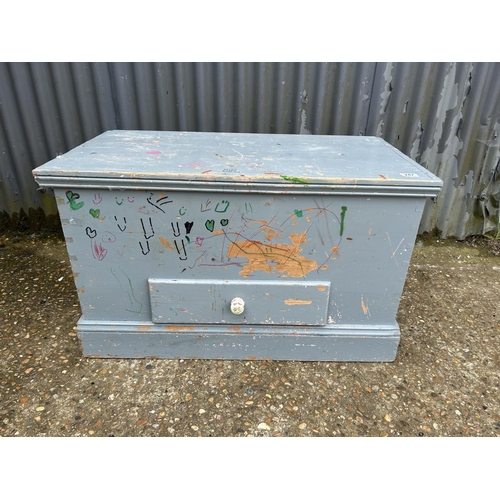 247 - Grey painted pine toy box 90x50x56