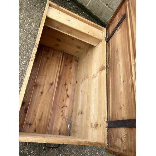 253 - A very large pine blanket box 113x65x72