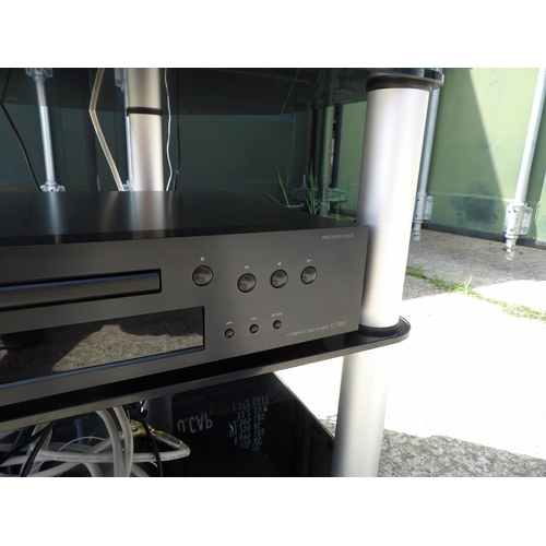 292 - A yamaha sound receiver RXv679 and c-7030 onkyo player on black glass stand