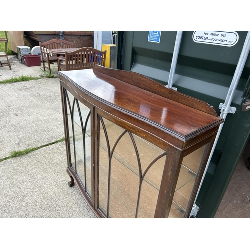 310 - A mahogany two door glazed display cabinet 120x30x120