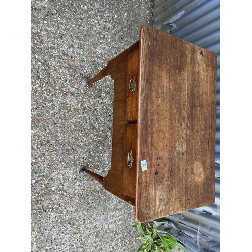 35 - An antique oak two drawer lowboy 77x50x70