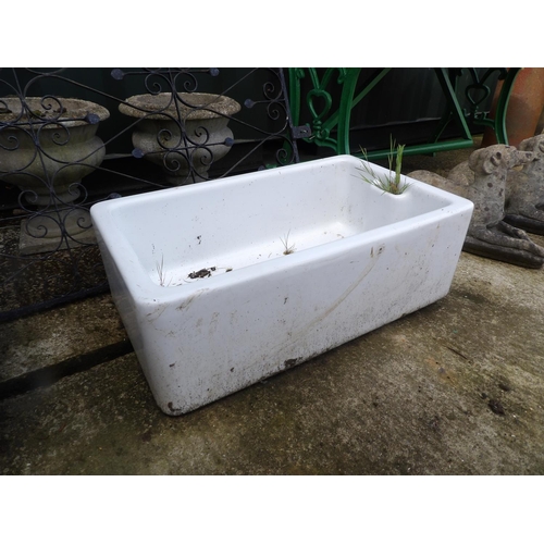 378 - A large butlers sink planter 75x 46 x28