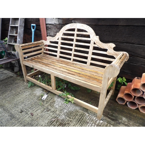 405 - A good quality hardwood LUTCHYENS style garden bench seat