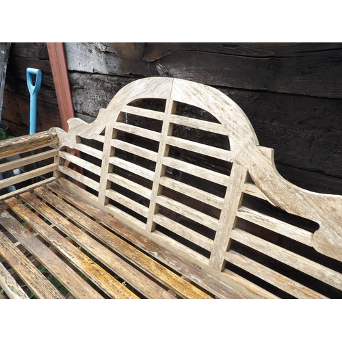 405 - A good quality hardwood LUTCHYENS style garden bench seat