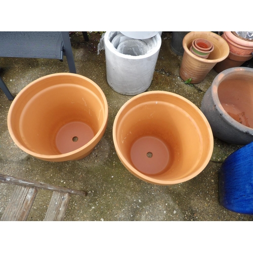 410p - A pair of very large terracotta garden urns